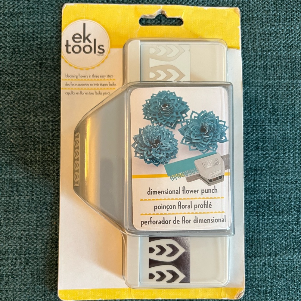ek tools Dimensional Flower Paper Punch NIB